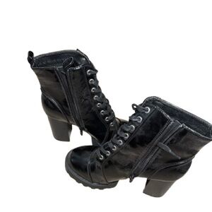 2/$25 Forever 21 Black Lace-Up Ankle Boots size 9- new